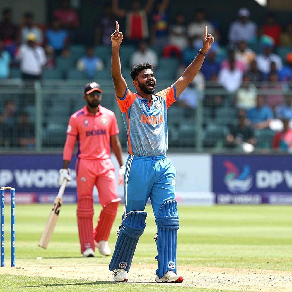पाकिस्तान का टेस्ट रीसेट: दस नाम बाहर, तीन अनकैप्ड अंदर, और विकेटकीपिंग का खाली कॉलम
